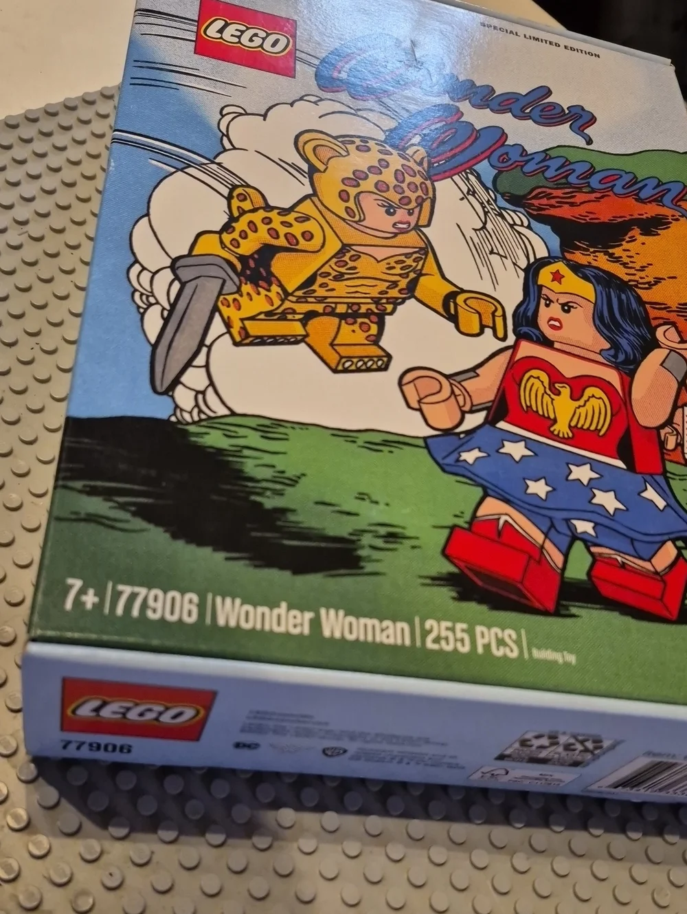 LEGO DC Wonder Woman (Set 77906) Special Limited-Edition